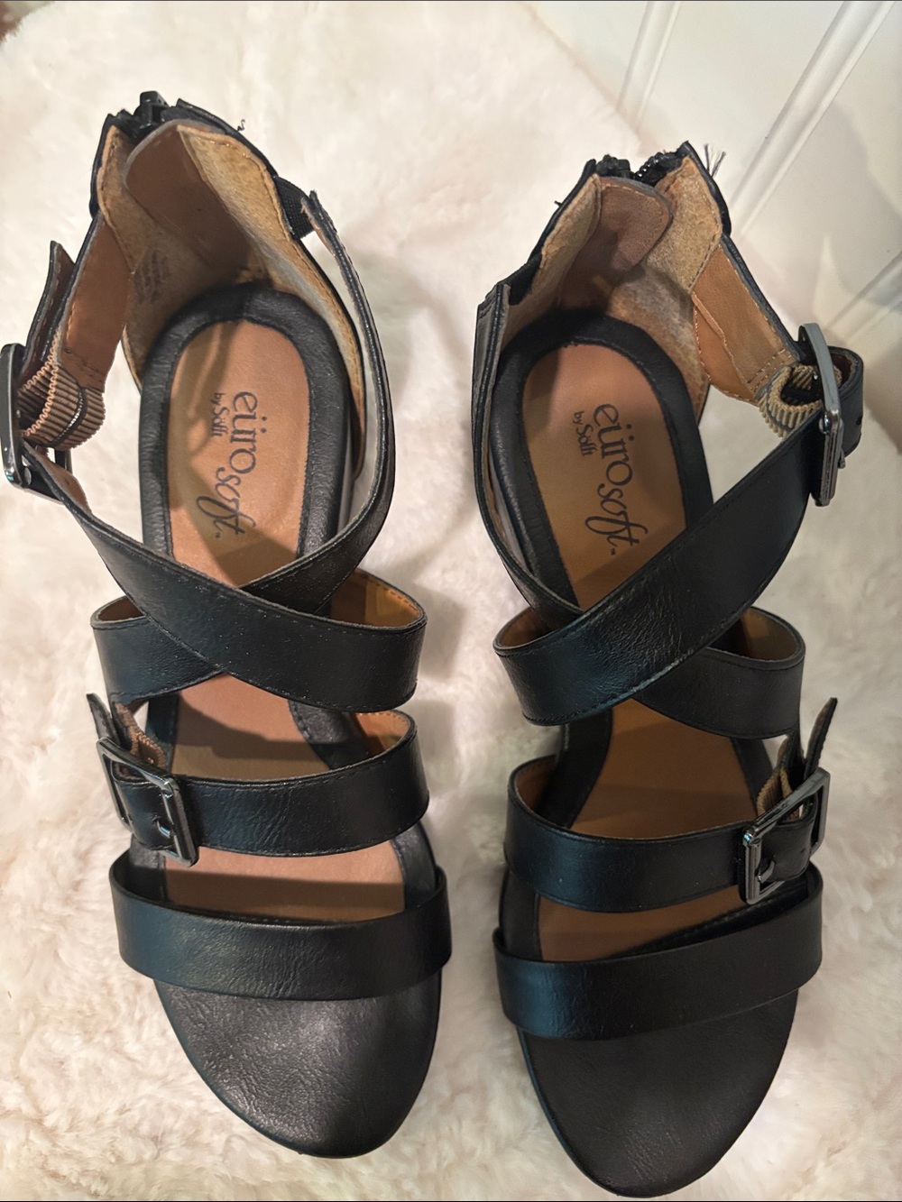 EuroSoft Rishelle Women’s Black Strappy Buckle Sandals Size 6 - Picture 2 of 4